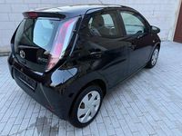 Gebraucht Toyota Aygo 69 PS (50 kW) 2016 Schwarz Kleinwagen