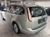 Gebraucht Ford Focus Ghia 115 PS (84 kW) 2009 Grau Kombi