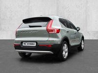 Gebraucht Volvo XC40 Core 163 PS (119 kW) 2023 Gruen SUV