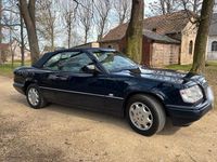 Second-hand Mercedes E200 136 CP (100 kW) 1997 Albastru Cabrio