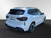 Gebraucht BMW iX3 M Sport 210 kW (286 PS) 2022 Mineralweiss metallic SUV