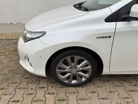 Gebraucht Toyota Auris Hybrid Life+ 136 PS (100 kW) 2013 Weiß Kombi