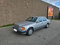 Gebraucht Mercedes E200 118 PS (86 kW) 1992 Silber Limousine