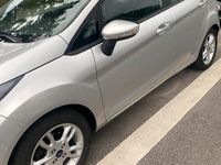 Gebraucht Ford Fiesta Titanium 101 PS (74 kW) 2015 Silber Limousine