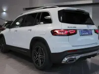 Gebraucht Mercedes GLB200 AMG line 163 PS (119 kW) 2020 Digitalweiss  metalliclack SUV