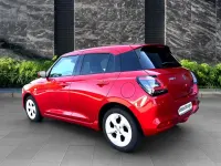 Gebraucht Suzuki Swift Comfort 83 PS (61 kW) 2025 Burning red pearl metallic Kleinwagen