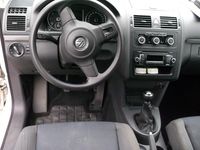 Second-hand VW Touran Trendline 105 CP (77 kW) 2011 Alb Monovolum