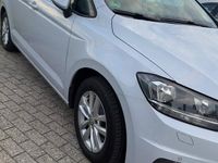 Gebraucht VW Touran 105 PS (77 kW) 2019 Grau Van / Kleinbus