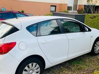 Gebraucht Opel Astra 101 PS (74 kW) 2013 Weiß Kombi