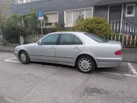Gebraucht Mercedes E220 150 PS (110 kW) 1999 Silber Limousine