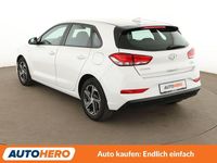 Gebraucht Hyundai i30 Select 120 PS (88 kW) 2022 Weiß Kleinwagen