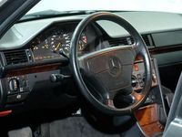 Gebraucht Mercedes E500 326 PS (239 kW) 1991 Schwarz Limousine