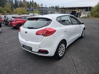 Gebraucht Kia Ceed Attract 99 PS (72 kW) 2014 Weiß Kleinwagen