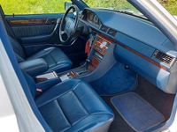 Gebraucht Mercedes E400 279 PS (205 kW) 1992 Weiß Limousine