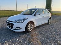 Gebraucht Hyundai i20 Trend 90 PS (66 kW) 2015 Weiß Kleinwagen