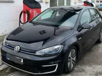 Gebraucht VW e-Golf 100 kW (136 PS) 2018 Schwarz Kleinwagen