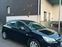 Gebraucht Opel Astra 90 PS (66 kW) 2011 Schwarz Kleinwagen