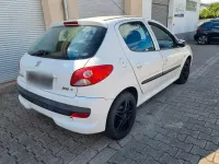 Gebraucht Peugeot 206 73 PS (53 kW) 2011 Weiß Limousine