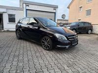Gebraucht Mercedes B200 156 PS (114 kW) 2014 Nordlichtviolett  metalliclac Van / Kleinbus