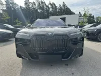 Gebraucht BMW 740 M Sport 299 PS (219 kW) 2025 Saphirschwarz metallic Limousine