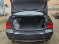 Gebraucht BMW 318 129 PS (94 kW) 2007 Grau Limousine