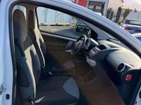 Gebraucht Citroën C1 Attraction 68 PS (50 kW) 2013 Weiß Kleinwagen