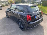 Gebraucht Mini Cooper Essential 136 PS (100 kW) 2021 Schwarz Kleinwagen