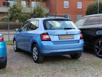 Gebraucht Skoda Fabia Active 60 PS (44 kW) 2015 Blau Kleinwagen