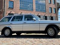 Gebraucht Mercedes 300 125 PS (91 kW) 1983 Silber Kombi
