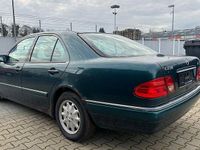 Gebraucht Mercedes E230 Elegance 150 PS (110 kW) 1997 Grün Limousine