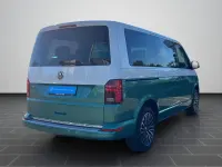 Gebraucht VW Multivan Comfortline 204 PS (150 kW) 2022 Candyweiß / bay leaf green metallic (metallic) Van / Kleinbus