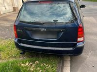 Second-hand Ford Focus 101 CP (74 kW) 2004 Albastru Break