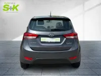Gebraucht Hyundai i20 Trend 125 PS (91 kW) 2018 Grau Van / Kleinbus