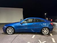 Gebraucht Mercedes C220 143 PS (105 kW) 2001 Blau Coupé