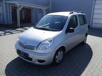 Gebraucht Toyota Yaris Verso 84 PS (61 kW) 2004 Silber Van / Kleinbus