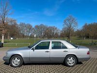 Gebraucht Mercedes E250 113 PS (83 kW) 1994 Silber Limousine
