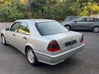 Gebraucht Mercedes C220 125 PS (91 kW) 1998 Silber Limousine