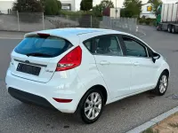 Gebraucht Ford Fiesta Ghia 96 PS (70 kW) 2009 Weiß Kleinwagen