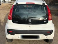 Gebraucht Peugeot 107 68 PS (50 kW) 2010 Weiß Kleinwagen