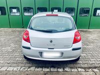 Gebraucht Renault Clio II 90 PS (66 kW) 2006 Silber Kleinwagen