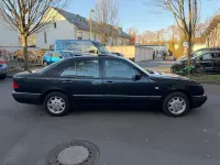 Second-hand Mercedes E240 170 CP (125 kW) 1998 Albastru Berlinǎ