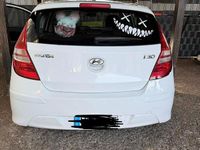 Gebraucht Hyundai i30 Classic 109 PS (80 kW) 2011 Weiß Kleinwagen