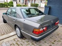Gebraucht Mercedes E260 160 PS (117 kW) 1987 Grau Limousine