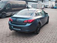 Gebraucht Opel Astra 140 PS (102 kW) 2013 Blau Limousine
