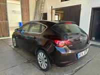 Gebraucht Opel Astra 140 PS (102 kW) 2013 Braun Limousine