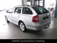 Gebraucht Skoda Octavia Elegance 140 PS (102 kW) 2013 Silber metallic Kombi