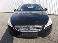 Gebraucht Volvo V60 Momentum 150 PS (110 kW) 2012 Schwarzmetallic. Kombi