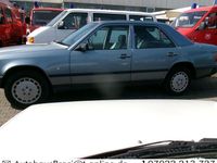 Gebraucht Mercedes E300 179 PS (131 kW) 1988 Blau Limousine