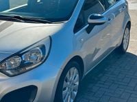 Gebraucht Kia Rio Edition 7 86 PS (63 kW) 2014 Silber Kleinwagen