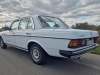 Gebraucht Mercedes 240 65 PS (47 kW) 1976 Weiß Limousine